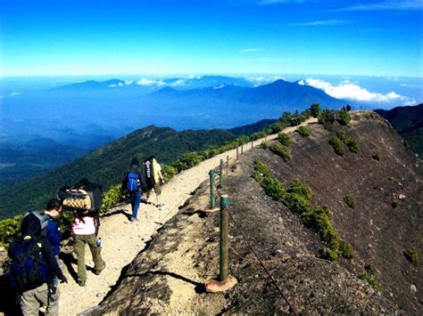 Pemandangan Gunung Tilu di Jawa Barat